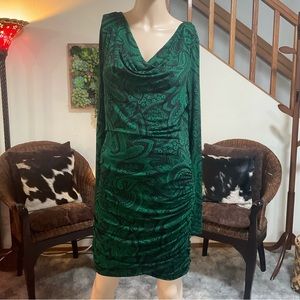 Beautiful Micheal Kors Green Paisley Drape Chest Ruched Long Sleeve Dress